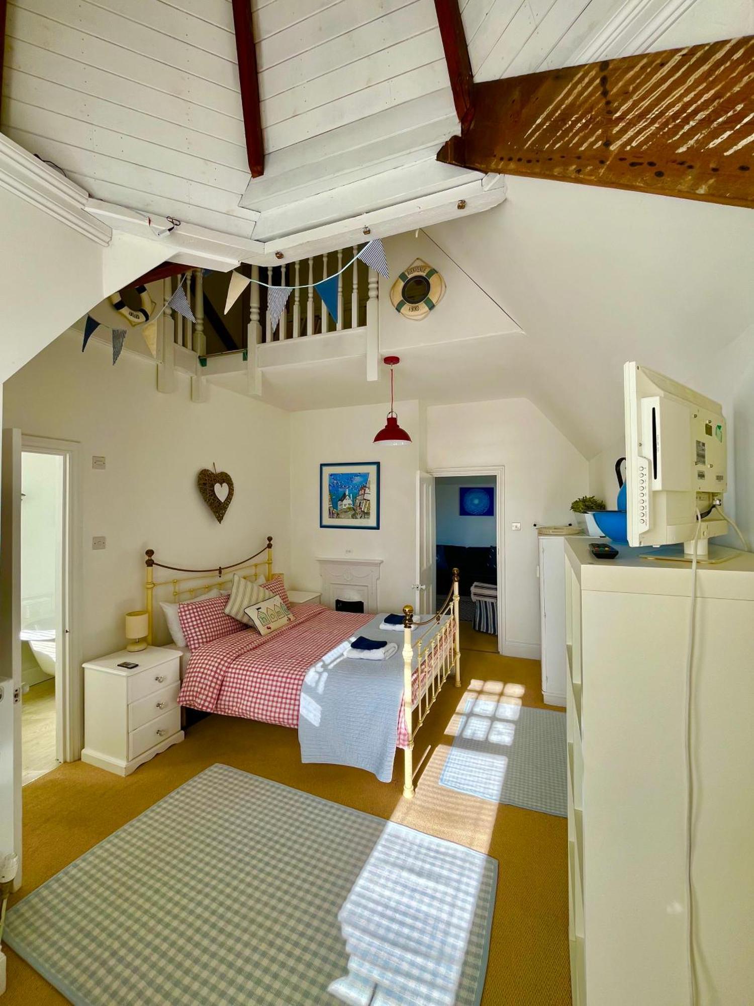 شقة Lyme Regis Renovated Period Seaside Flat المظهر الخارجي الصورة
